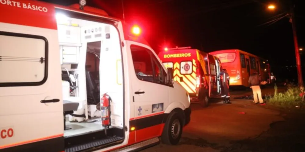 Equipes do Corpo de Bombeiros (Siate) e do Samu prestaram atendimento à ocorrência. A área foi totalmente isolada pela Polícia Militar