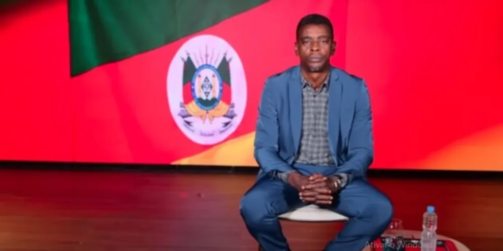 Polícia Civil investiga crime de racismo após ofensas contra cantor durante show no Grêmio Náutico União na sexta-feira (14). Clube diz estar apurando o caso.