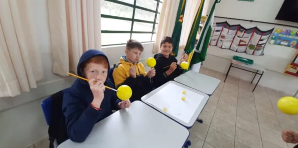Alunos puderam realizar outros processos, como pintura do 'Sol' e da 'Terra'