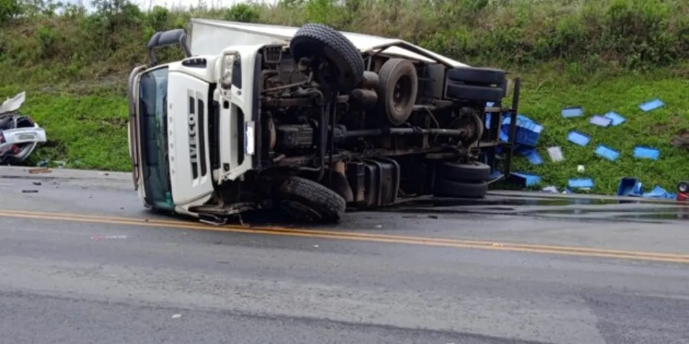 Acidente ocorreu na manhã desta quinta-feira (20), no km 161 da BR-277