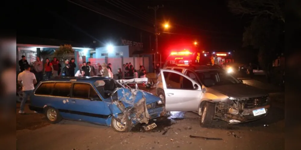 Acidente frontal aconteceu na noite deste sábado, no bairro Neves