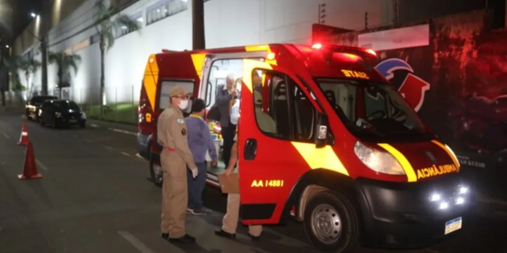 Corpo de Bombeiros esteve no local e atendeu o homem atingido