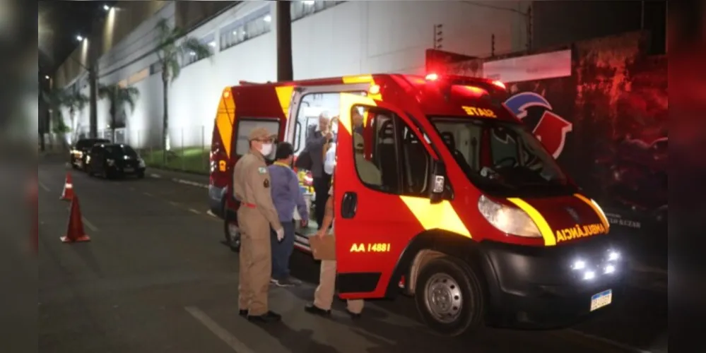 Corpo de Bombeiros esteve no local e atendeu o homem atingido