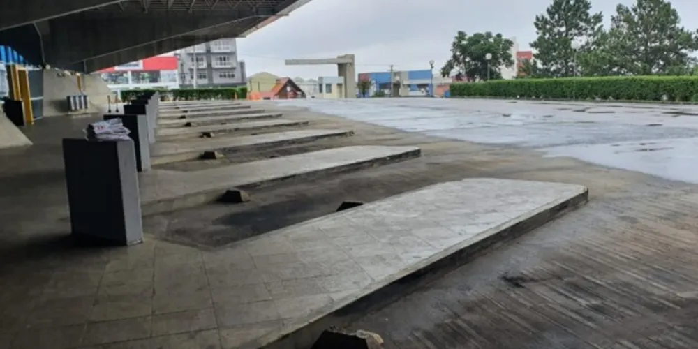Plataforma de embarque da Rodoviária de Ponta Grossa