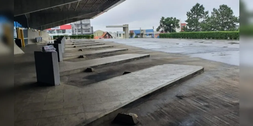 Plataforma de embarque da Rodoviária de Ponta Grossa