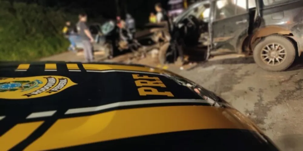 Segundo a PRF, um Vectra com placas de Cascavel bateu de frente com uma Pajero de Curitiba