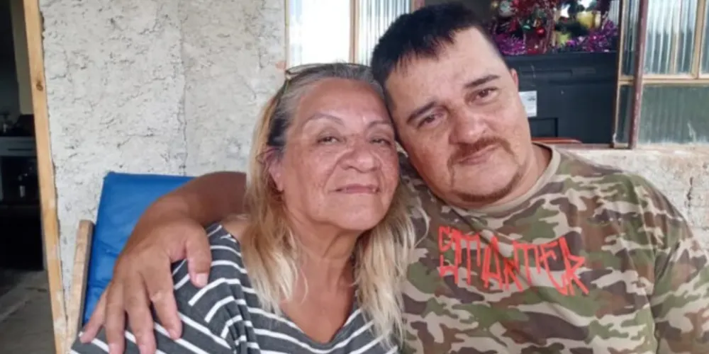 Gilberto Leite, de 41 anos, conseguiu reencontrar a família de origem após uma publicação no Facebook