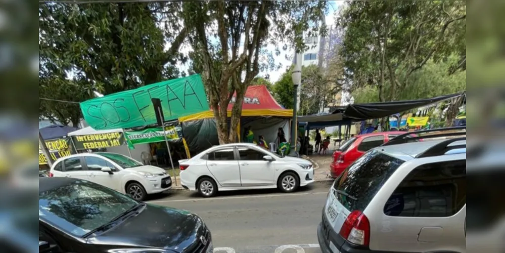 Praça Marechal Floriano Peixoto, em frente à Catedral, vem sendo utilizada por grupos que pedem intervenção federal