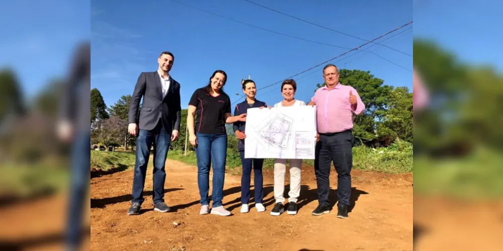 Henrique do Vale, Elizabeth Schmidt e Paulo Balansin analisando o projeto na região do Santa Luiza.