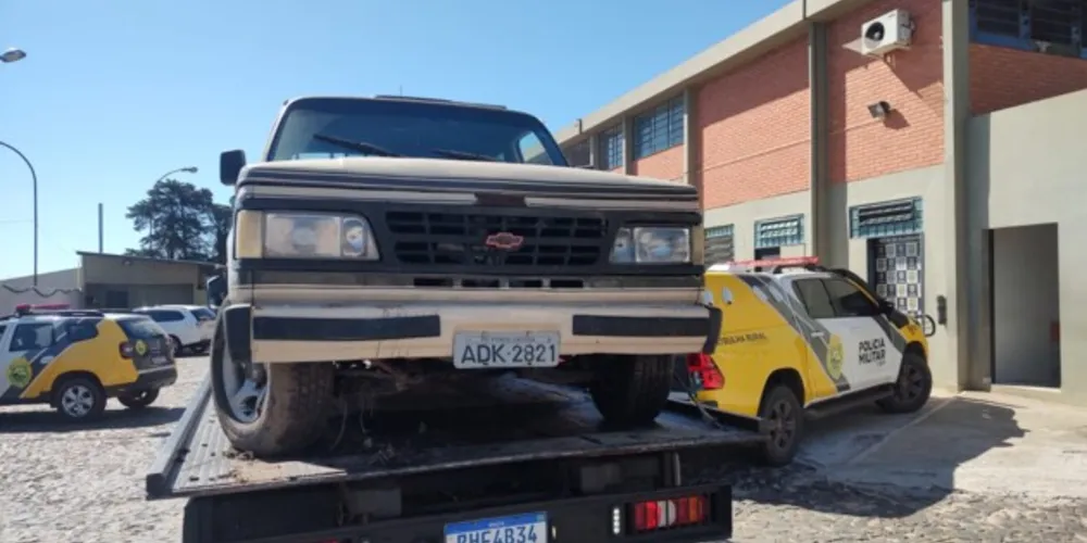 PM recebeu uma denúncia apontando que um veículo com características semelhantes estava abandonado próximo ao Rio Tibagi