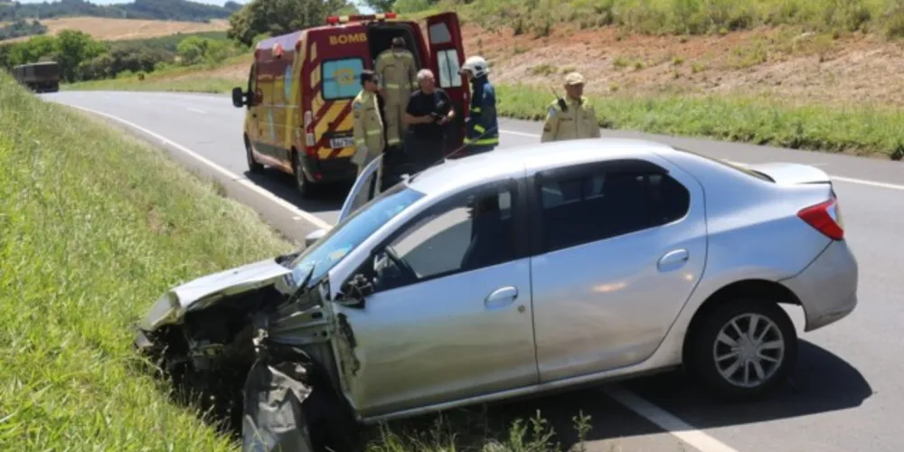 O acidente foi registrado no início da tarde deste sábado (19).