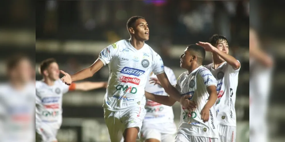 Zagueiro Renan (foto) foi o autor do gol do título alvinegro