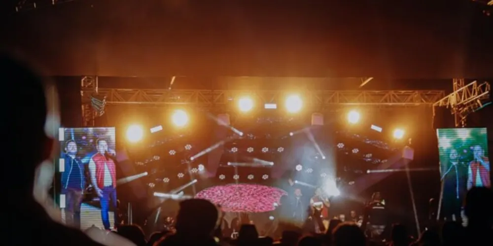 Até o dia 03 de dezembro o palco principal da Festa Nacional do Chope Escuro vai receber artistas consagrados, novos talentos e estrelas locais