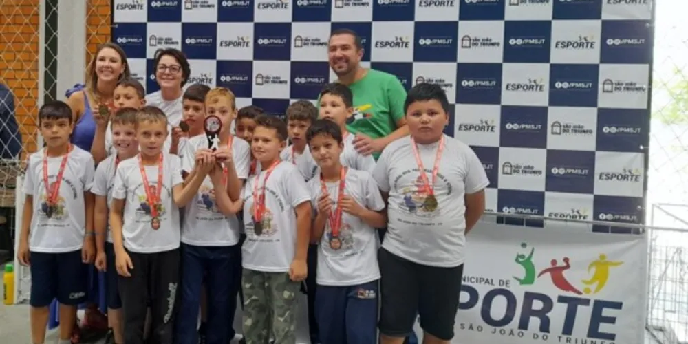 Participaram dos jogos alunos do 3°, 4° e 5° anos