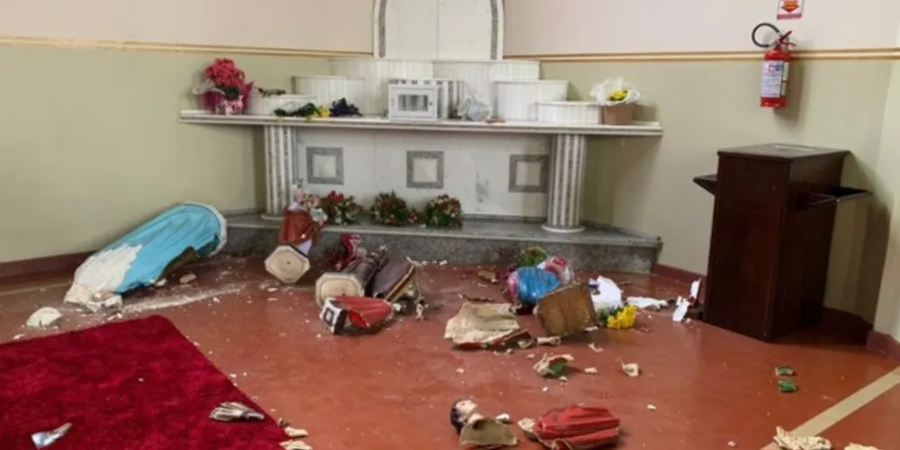 Cerca de 28 imagens sacras da Paróquia São Mateus, em São Mateus do Sul foram quebradas