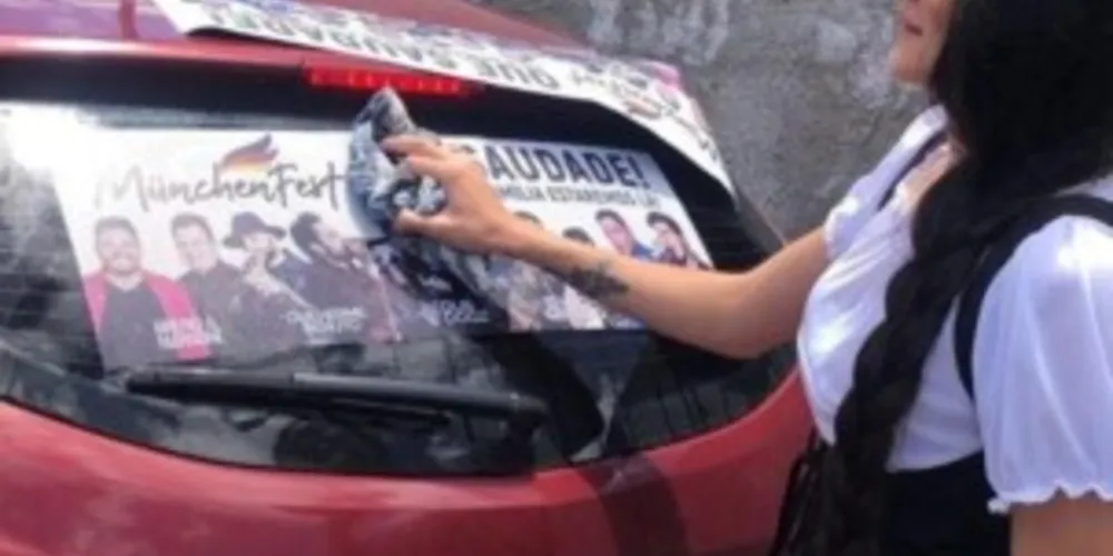 Será disponibilizado apenas um ingresso por carro adesivado.