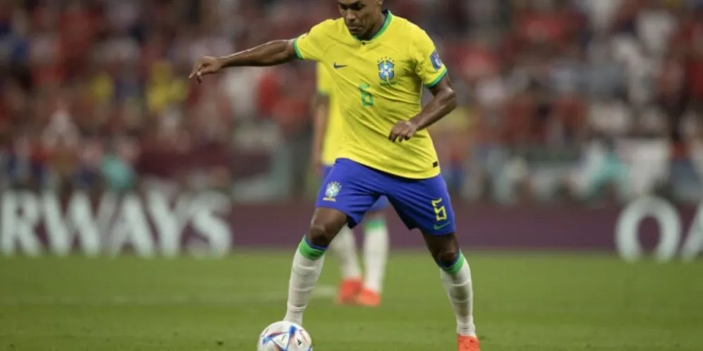 Lateral-esquerdo sofreu uma lesão no músculo do quadril esquerdo