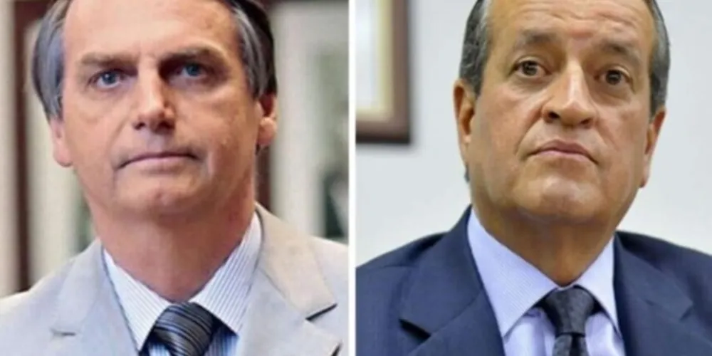 O presidente Jair Bolsonaro com Valdemar Costa Neto