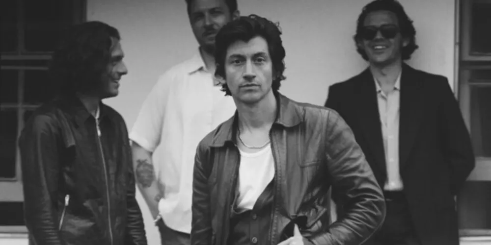 O Arctic Monkeys está atualmente em turnê de divulgação de 'The Car', e passará pelo Brasil como headliner do Primavera Sound, além de shows em Curitiba e no Rio de Janeiro