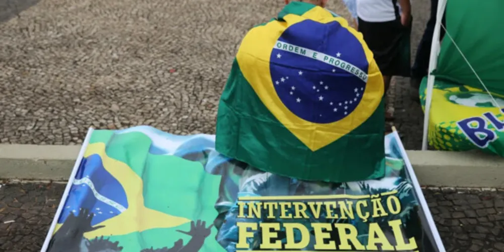 Atos golpistas contra a vitória de Lula (PT) desrespeitam Constituição Federal ao pedirem 'intervenção militar'