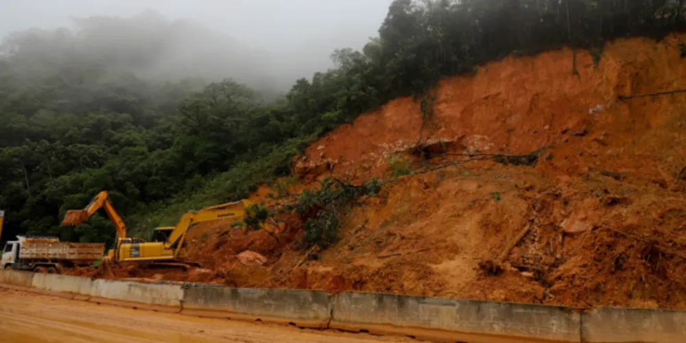 A liberação acontece de forma coordenada pela PRF, com viaturas e carros de apoio da concessionária