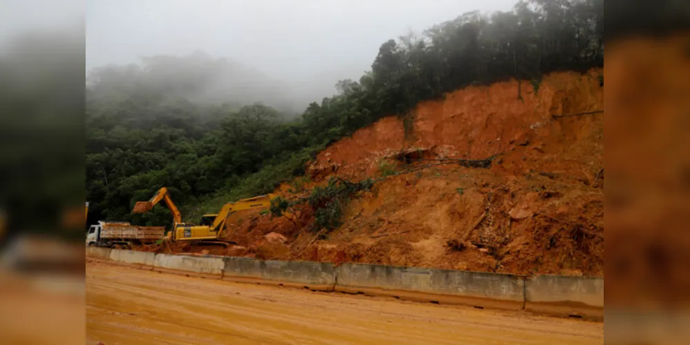 A liberação acontece de forma coordenada pela PRF, com viaturas e carros de apoio da concessionária