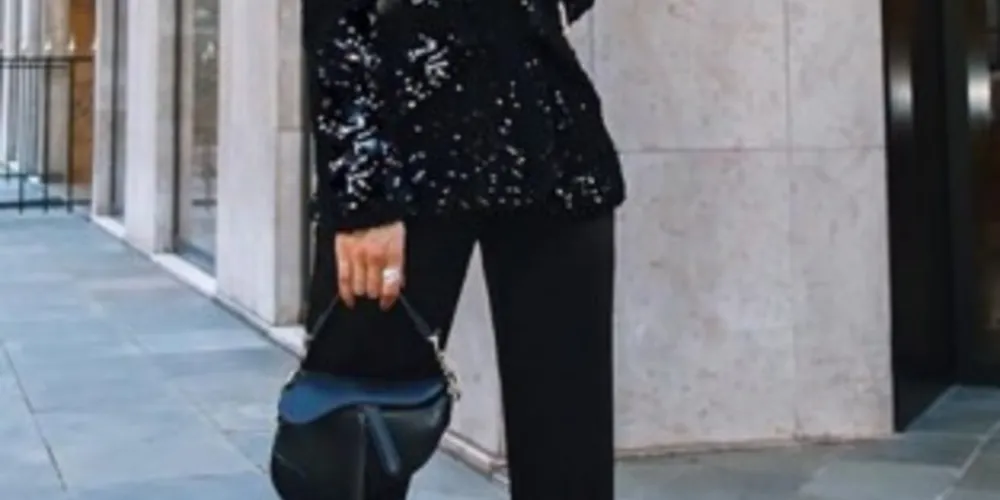 A palavra de ordem e tendência da estação deste verão é o "brilho". Os designers de moda, trouxeram essa fonte de inspiração, onde o brilho se conecta com um esse novo momento da moda pós confinamento é hora de brilhar