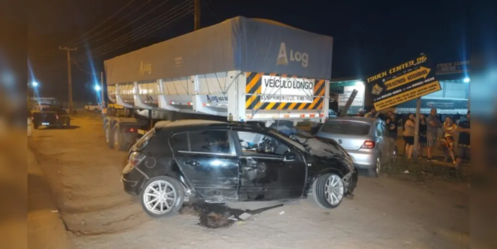 Ocupantes do Vectra, a mulher morreu no local e o adolescente sofreu lesões graves