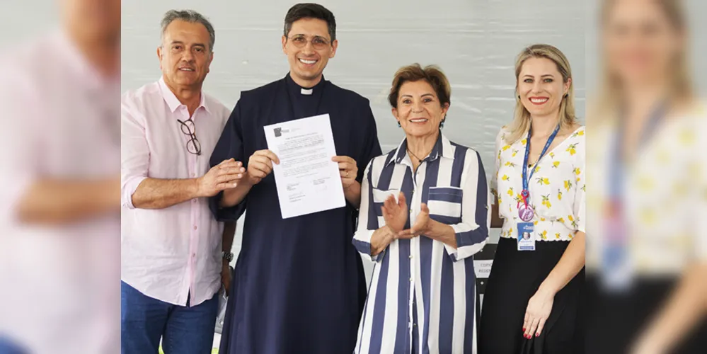 Deputado Plauto Miró (UB) e a Prefeita Elizabeth Schmidt (PSD) na cerimônia de entrega de veículos.