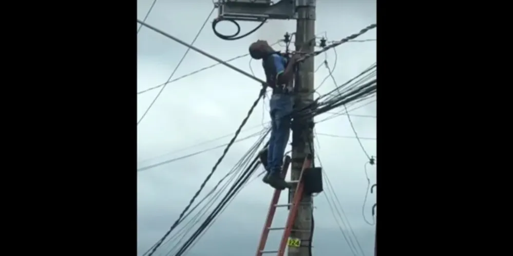 Homem levou um choque enquanto trabalhava em um poste de energia elétrica de Bauru