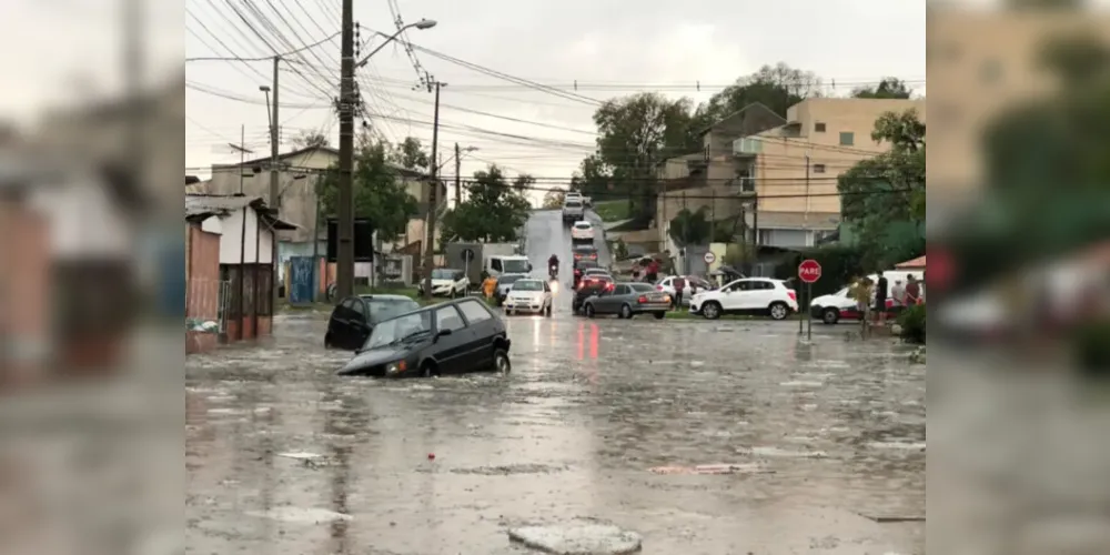 Os riscos de tempestade continuam segundo a Defesa Civil.