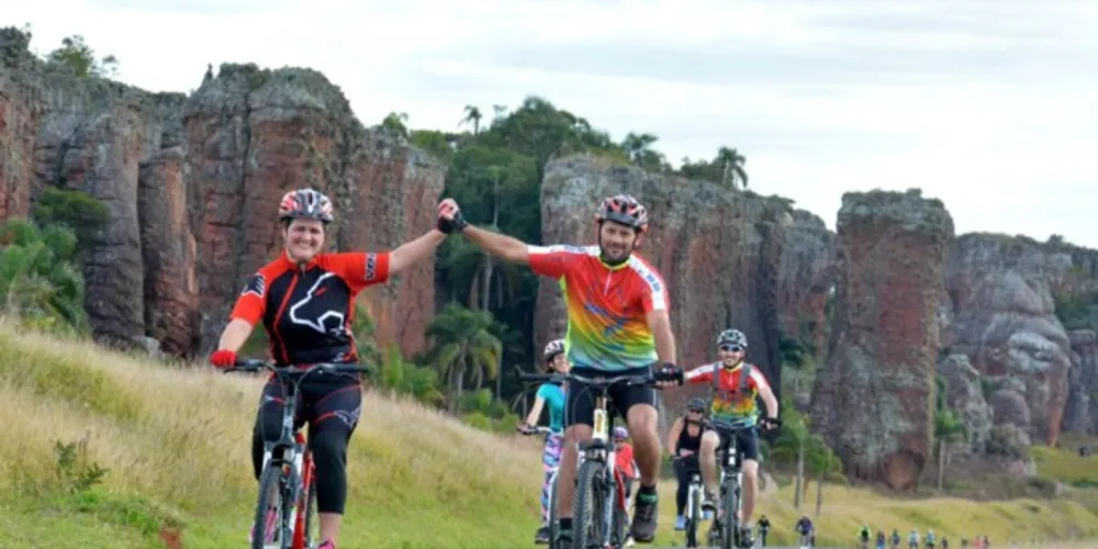 Em grupo ou individualmente, a experiência é considerada uma terapia, ainda mais se o cenário da pedalada for composto por natureza exuberante