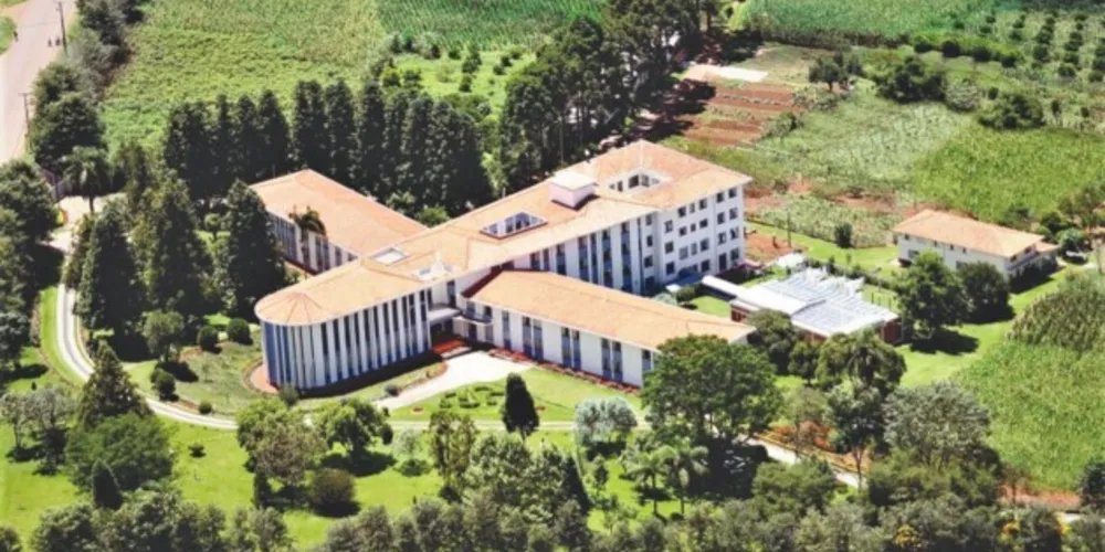 Por alguns anos, a sede administrativa da Província funcionou no Colégio Sant’Ana. Só nove anos mais tarde foi construído o Convento Espírito Santo e a sede passou a ser lá