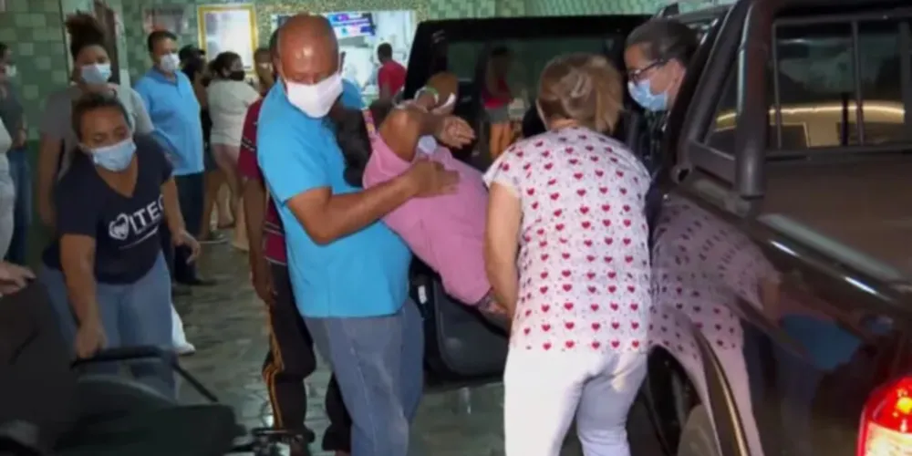 Dezenas de pessoas precisaram ser hospitalizadas às pressas