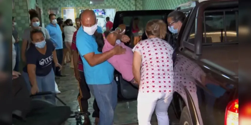 Dezenas de pessoas precisaram ser hospitalizadas às pressas