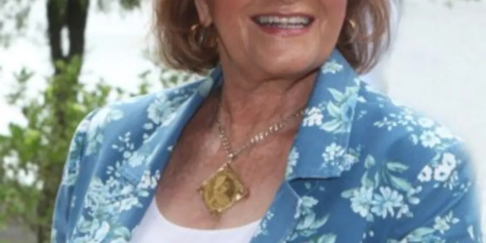 Elba Lozza de Moraes será muito cumprimentada no próximo sábado (26), pela passagem de seu aniversário. Mãe e avó dedicada é exemplo de amor incondicional a família, além disso, Elba é atuante no Lions Clube Centro, e prestigia os principais eventos sociais e filantrópicos de nossa cidade.  Da coluna RC os votos de alegrias e saúde.