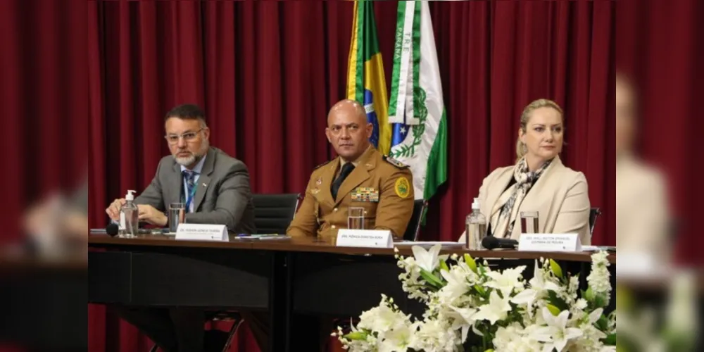 O encontro foi realizado no auditório do prédio do Tribunal Regional Eleitoral