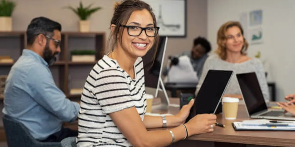 Há oportunidades para comunicação, tecnologia, vendas, financeira, administrativas, entre outras