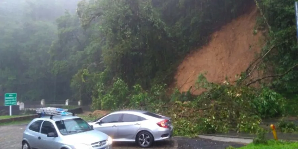 O DER/PR recomenda que, caso seja possível, os usuários evitem se deslocar rumo ao Litoral paranaense