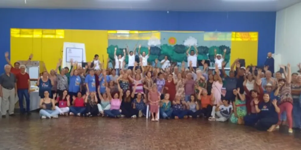 Houve apresentação da Banda Affinitas, da Associação de Pais e Amigos dos Excepcionais (Apae), em festividade de encerramento do mês dedicado aos direitos da Pessoa Idosa