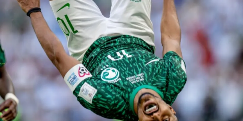 Salem Al-Dawsari dominou no lado esquerdo da área, cortou para dentro, driblou De Paul e arrematou no ângulo