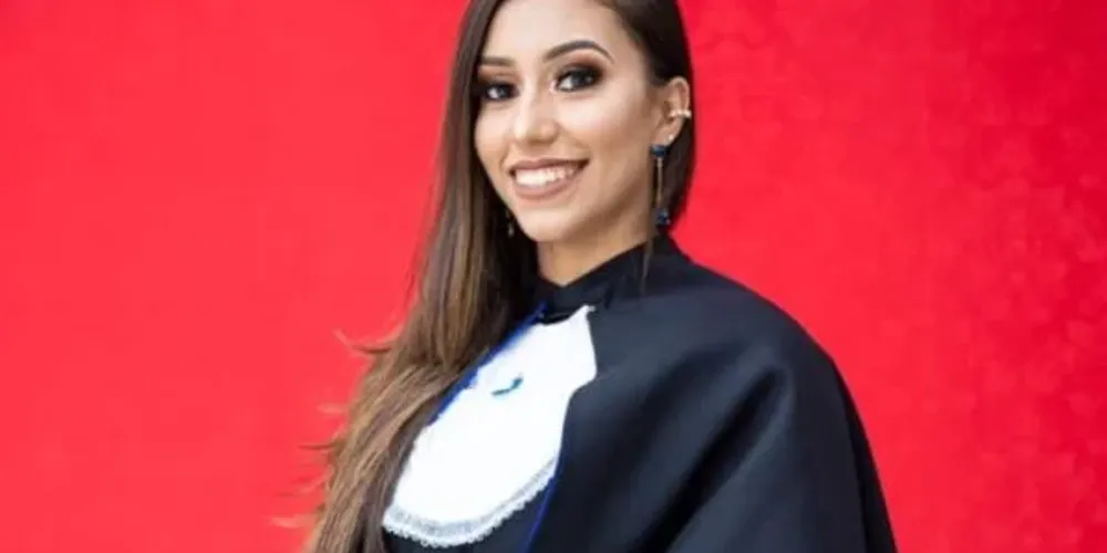 Kevysla Costa Fernandes perdeu equilíbrio ao se abaixar para tentar pegar um telefone na carroceria do carro