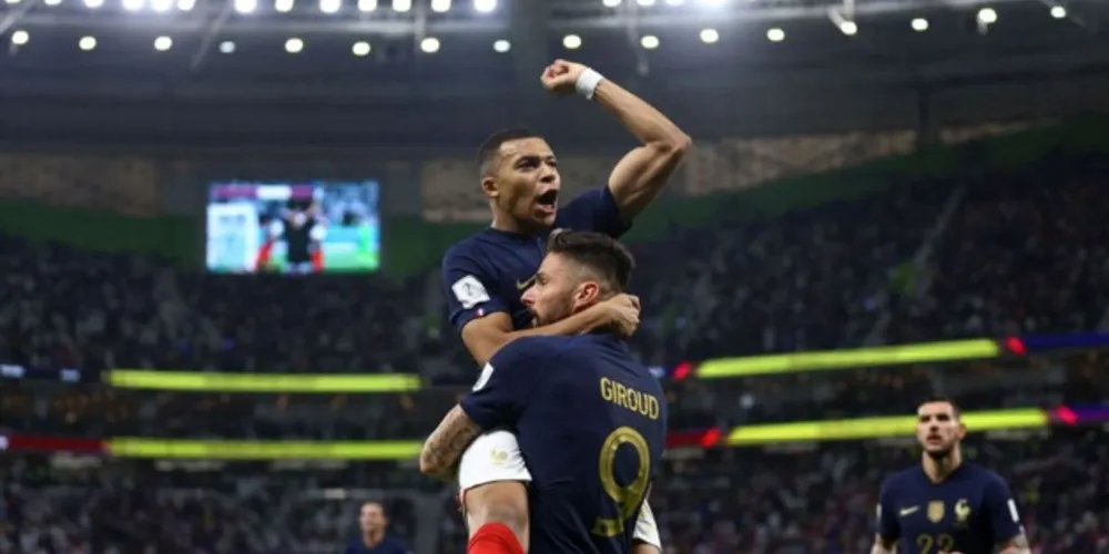 A França contou com dois gols de Mbappé e um de Giroud