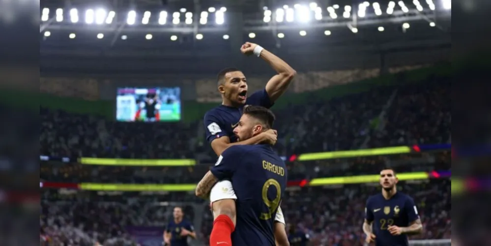 A França contou com dois gols de Mbappé e um de Giroud