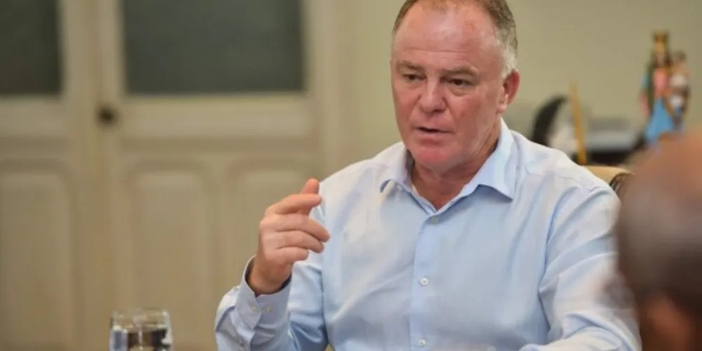Renato Casagrande (PSB), 61 anos, é o atual governador do Espírito Santo, nasceu no município de Castelo (ES)