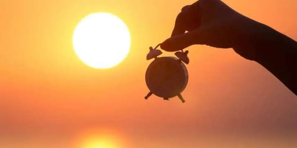 No horário de verão, relógios são adiantados em uma hora em parte do país