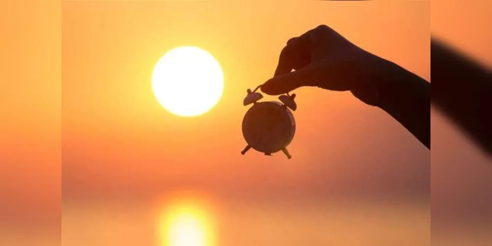 No horário de verão, relógios são adiantados em uma hora em parte do país