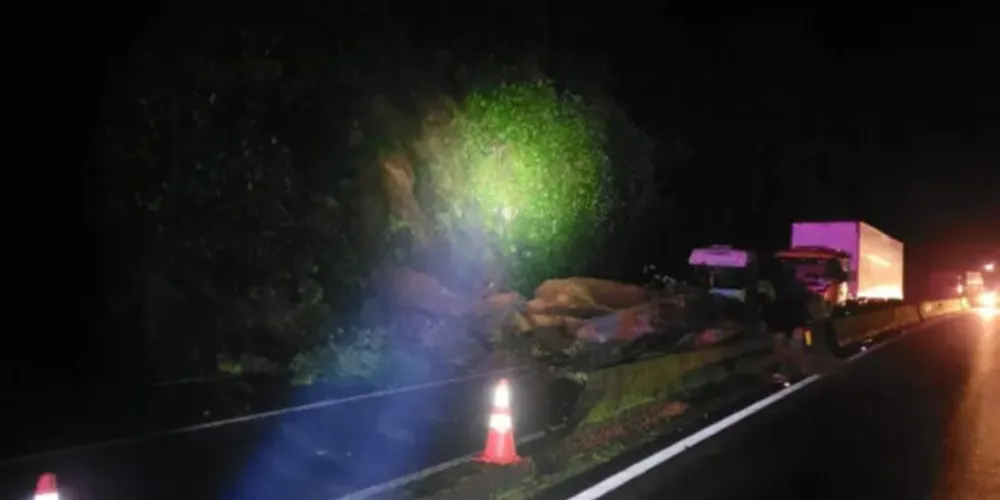 O trecho está completamente interditado.