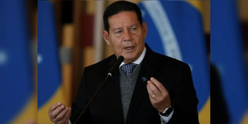 Hamilton Mourão (Republicanos) afirmou que não vai entregar a faixa presidencial