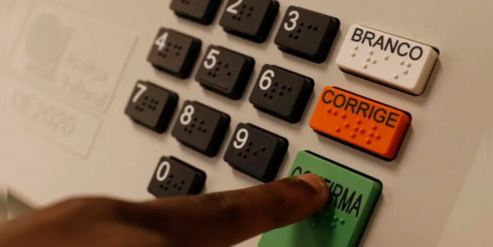 Presidente do TSE alerta que assédio eleitoral nos ambientes de trabalho é crime.